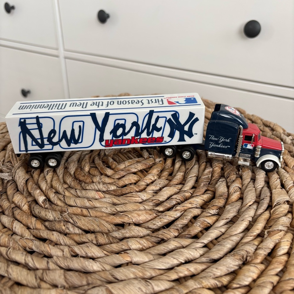 Yankees Die Cast truck